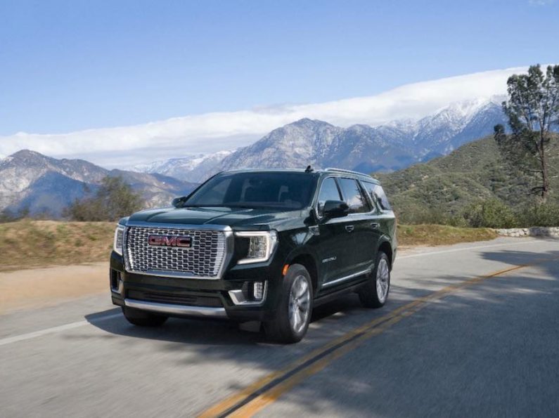 GMC Yukon Denali Ultimate del 2023, imponente por donde se lo mire